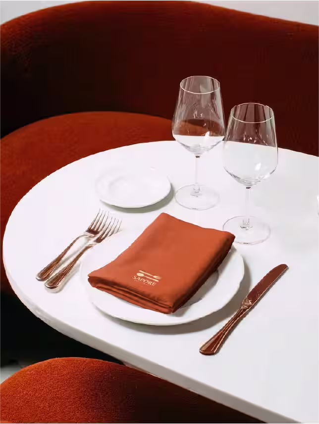Mesa posta em restaurante